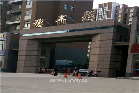 银山小区3楼精装修三室108平75万证过五年可分期